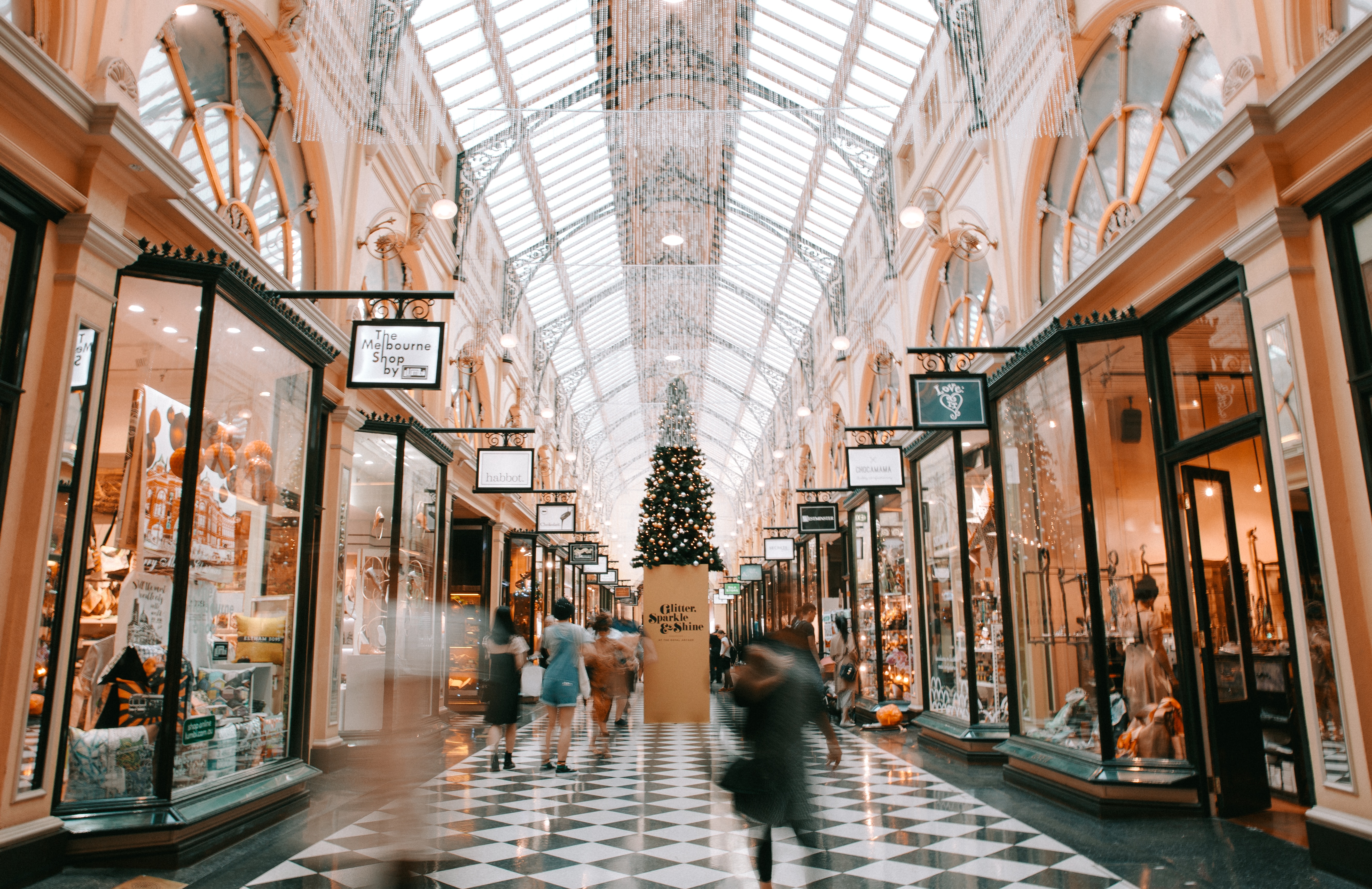 4 Creative Retail Shelving Ideas for the Holiday Season